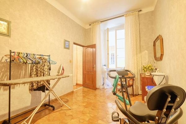 Appartement 4 pièces 81m² centre-ville Bastia à rénover