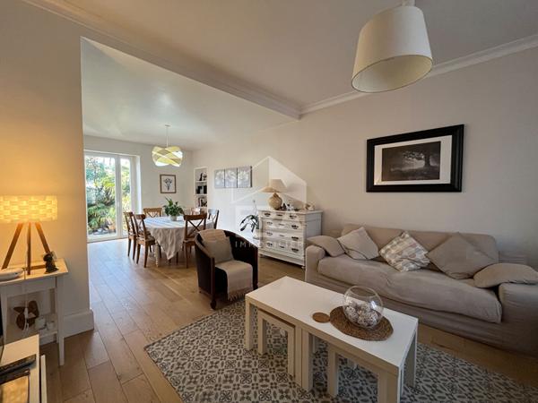 A vendre, à Périgueux dans rue très calme, très belle Maison de ville type 6 en parfait état avec 2 parkings