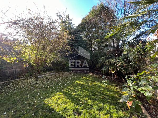 A vendre, à Périgueux dans rue très calme, très belle Maison de ville type 6 en parfait état avec 2 parkings