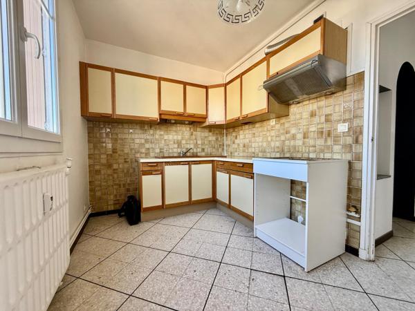 Appartement lumineux avec belle terrasse – Proche centre