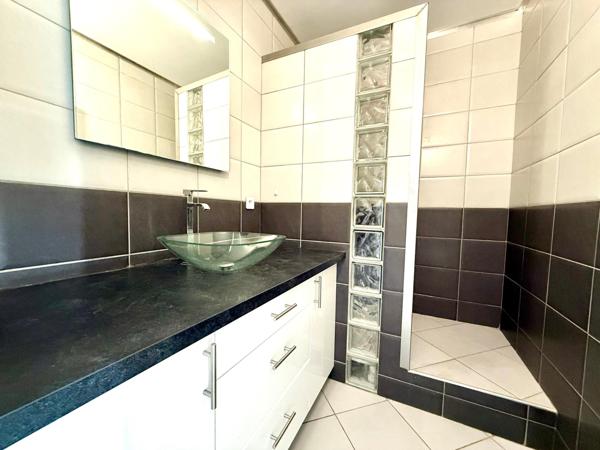 Appartement lumineux avec belle terrasse – Proche centre