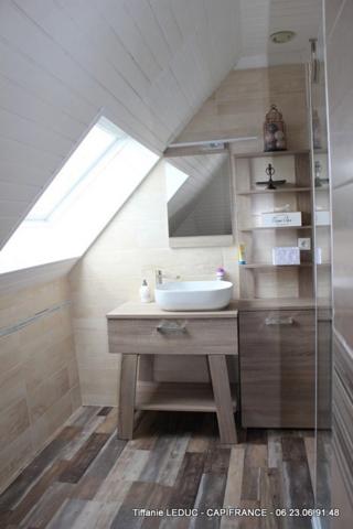 Villedieu les poêles : Longère de 145 m2 avec dépendance sur 12500 m2 de terrain