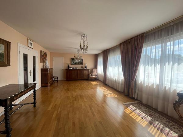 LANDIVISIAU - Appartement T4- Centre Ville Landivisiau