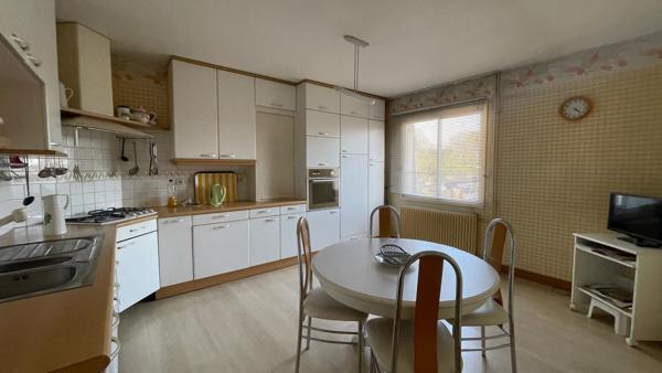 LANDIVISIAU - Appartement T4- Centre Ville Landivisiau