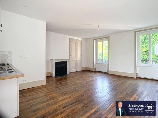 Bourgoin-Jallieu (38300) MAUBEC - MAISON DE CARACTERE + APPARTEMENT ET DEPENDANCES