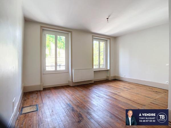 Bourgoin-Jallieu (38300) MAUBEC - MAISON DE CARACTERE + APPARTEMENT ET DEPENDANCES