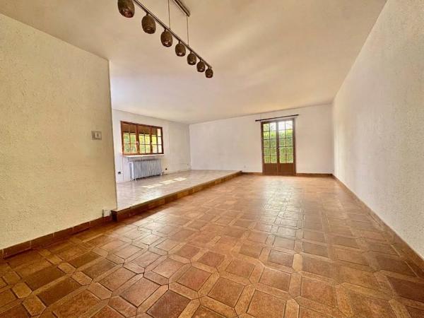 Emplacement exceptionel !Maison 125m2 , 2 chambres  sur une parcelle de 2215m2 à DURY