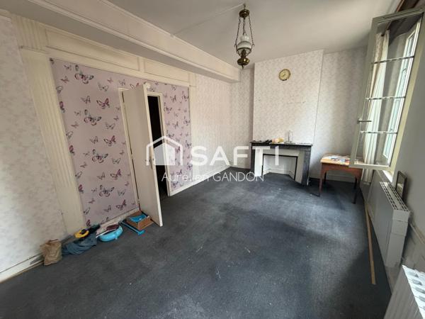 Immeuble avec 2 appartement et 1 local commercial
