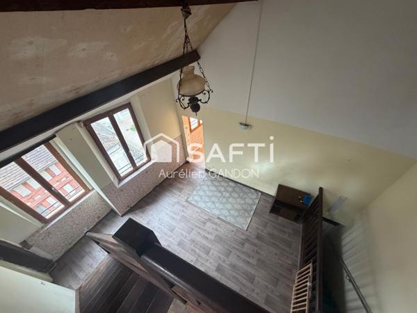 Immeuble avec 2 appartement et 1 local commercial