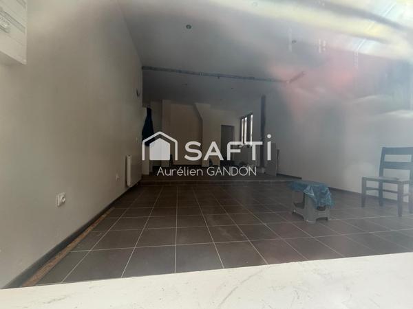 Immeuble avec 2 appartement et 1 local commercial