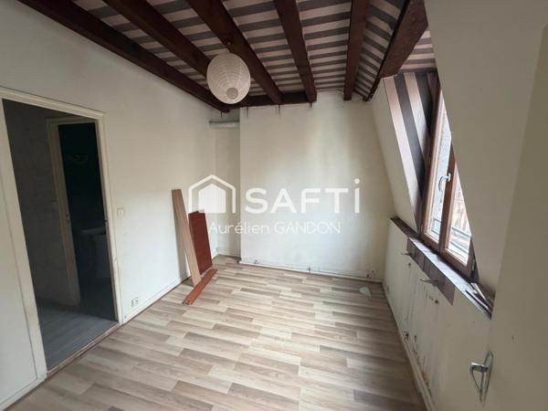Immeuble avec 2 appartement et 1 local commercial