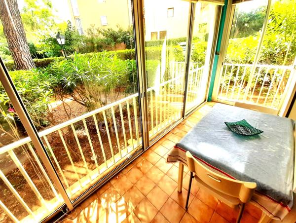 APPARTEMENT T2 AU BORD DE MER + PISCINE ET PARKING PRIVATIF à vendre SIX-FOURS-LES-PLAGES (83)