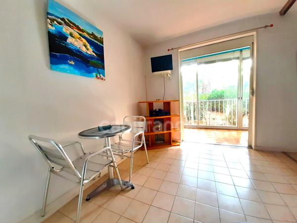 APPARTEMENT T2 AU BORD DE MER + PISCINE ET PARKING PRIVATIF à vendre SIX-FOURS-LES-PLAGES (83)