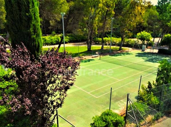 APPARTEMENT T2 AU BORD DE MER + PISCINE ET PARKING PRIVATIF à vendre SIX-FOURS-LES-PLAGES (83)