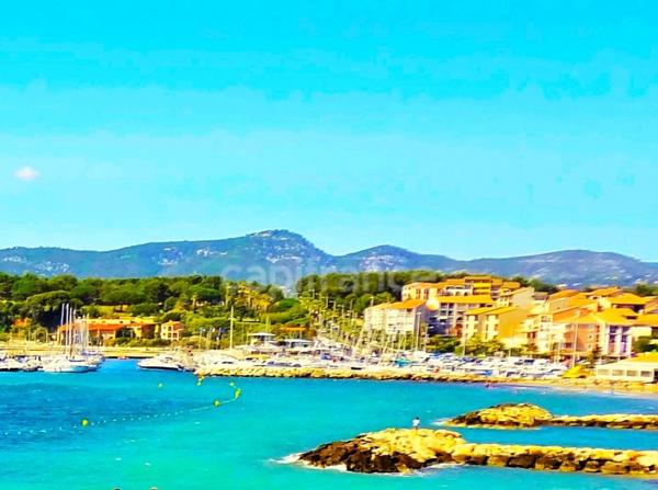 APPARTEMENT T2 AU BORD DE MER + PISCINE ET PARKING PRIVATIF à vendre SIX-FOURS-LES-PLAGES (83)