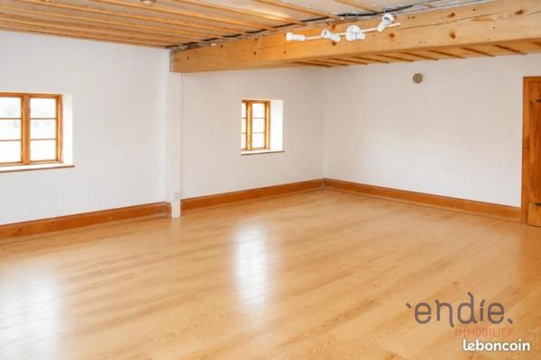 Immeuble de caractére avec local commercial et appartement avec fort potentiel