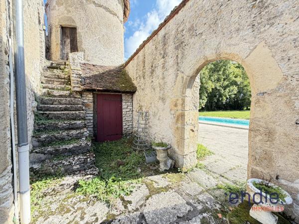 CHATEAU DE 1301     LE VEURDRE ALLIER