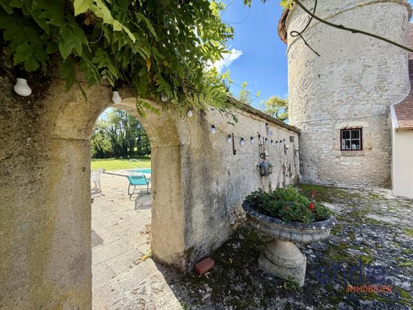CHATEAU DE 1301     LE VEURDRE ALLIER