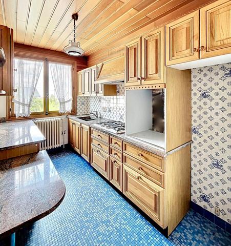 Maison familiale avec double séjour cheminée, 3 chambres, combles aménageables et grand jardin dans un quartier résidentiel de Rosny-sous-Bois.