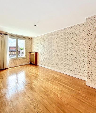 Maison familiale avec double séjour cheminée, 3 chambres, combles aménageables et grand jardin dans un quartier résidentiel de Rosny-sous-Bois.