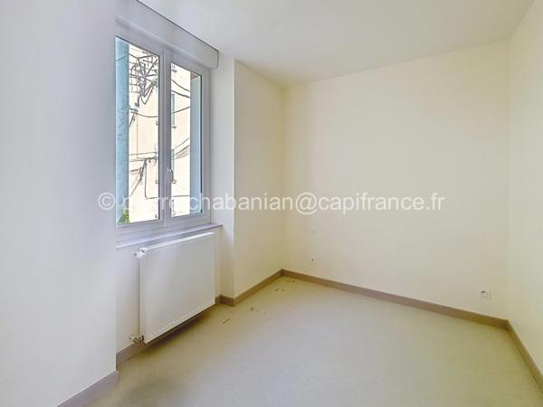 Immeuble de rapport rénové 7 appartements avec beau potentiel de rentabilité à vendre SAINT-CLAUDE (39)