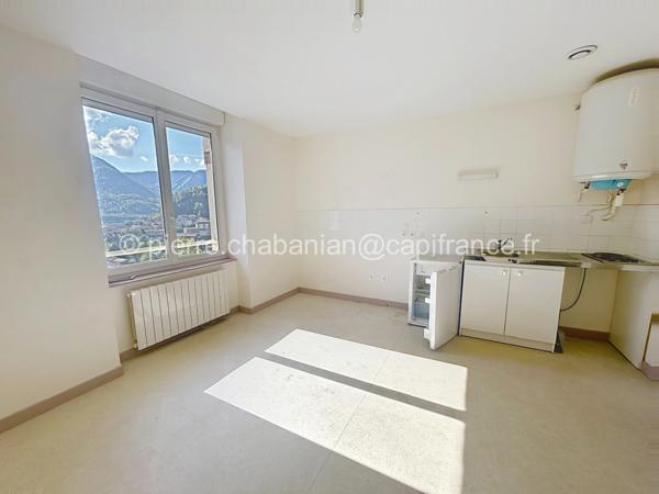 Immeuble de rapport rénové 7 appartements avec beau potentiel de rentabilité à vendre SAINT-CLAUDE (39)