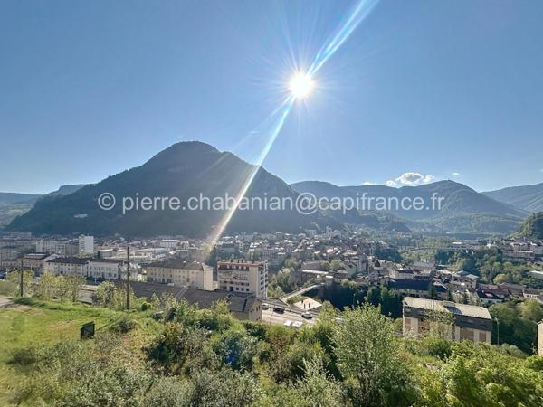 Immeuble de rapport rénové 7 appartements avec beau potentiel de rentabilité à vendre SAINT-CLAUDE (39)