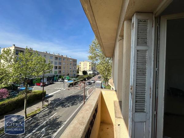 Appartement à louer 4 pièces 87.34m² Fréjus (83600)