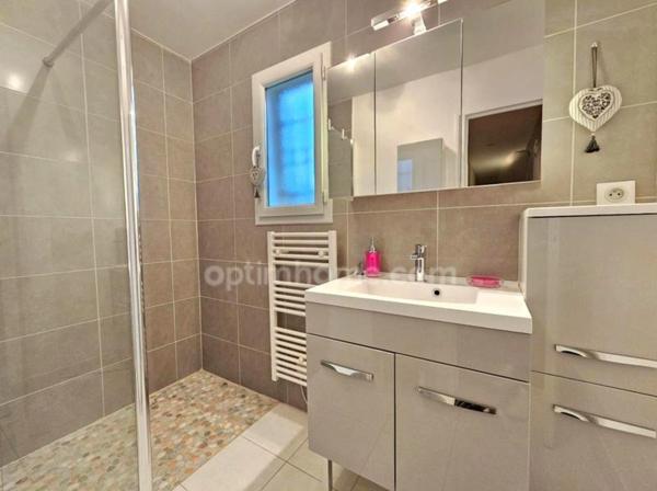 Maison à vendre de plain-pied : 3 chambres, bureau et garage de 45 m² 5 pièces