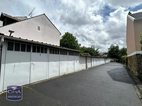 Parking à vendre 527m² Livry-Gargan (93190)