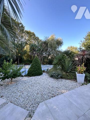 Uniquement dans votre étude - ARRADON BOURG - Maison 5 pièces avec piscine sur terrain de 762m²