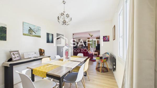 Maison baignée de lumière avec vue imprenable.