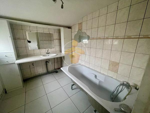 Vente                                                      Maison
                        
                     4 pièces                      81 m2                     à Tergnier