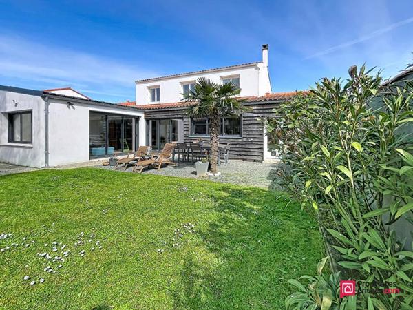 Maison familiale au coeur de Saint Xandre 8 pièce(s) 196 m2