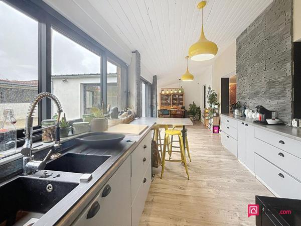 Maison familiale au coeur de Saint Xandre 8 pièce(s) 196 m2