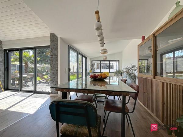 Maison familiale au coeur de Saint Xandre 8 pièce(s) 196 m2