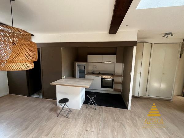 Immeuble de rapport Vieux Lille – Commerce loué + 3 appartements – Emplacement premium