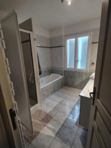 Nord Vendome, pavillon tout confort sur terrain 1,5 ha et dépendances