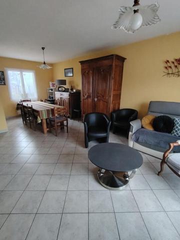 Nord Vendome, pavillon tout confort sur terrain 1,5 ha et dépendances