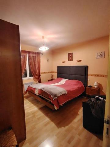 Nord Vendome, pavillon tout confort sur terrain 1,5 ha et dépendances