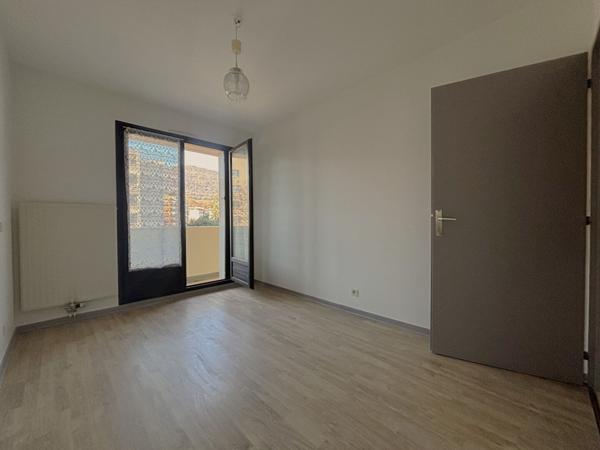 Appartement 2 pièces avec balcon et cave, en plein centre de La Motte-Servolex