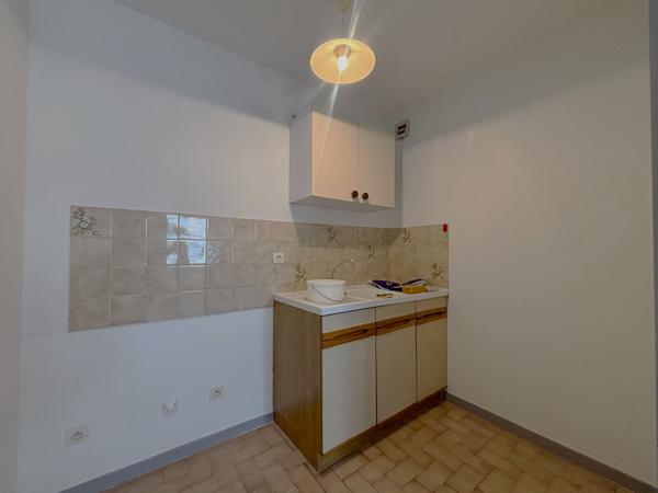 Appartement 2 pièces avec balcon et cave, en plein centre de La Motte-Servolex