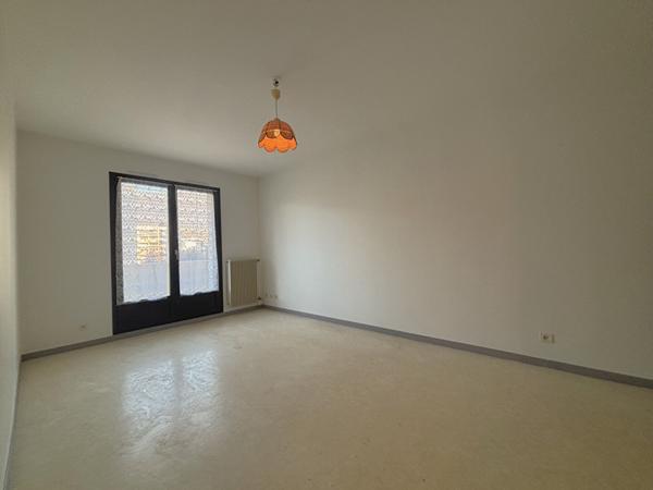 Appartement 2 pièces avec balcon et cave, en plein centre de La Motte-Servolex