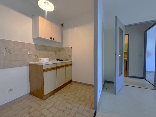 Appartement 2 pièces avec balcon et cave, en plein centre de La Motte-Servolex