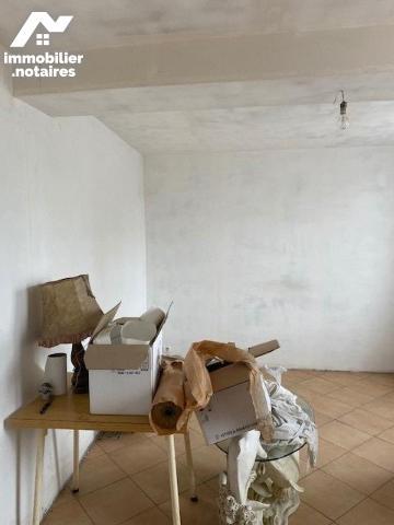 Maison à rénover avec jardin 2ch