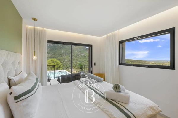 Sainte-Lucie-de-Porto-Vecchio, Villa 4 Chambres -  215 m² à vendre