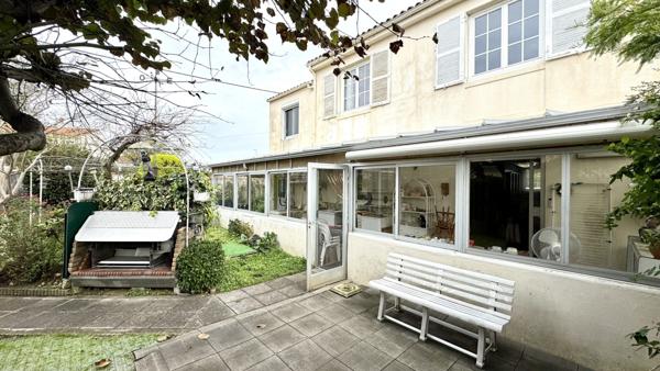 MAISON À POTENTIEL, À DEUX PAS DU CENTRE VILLE