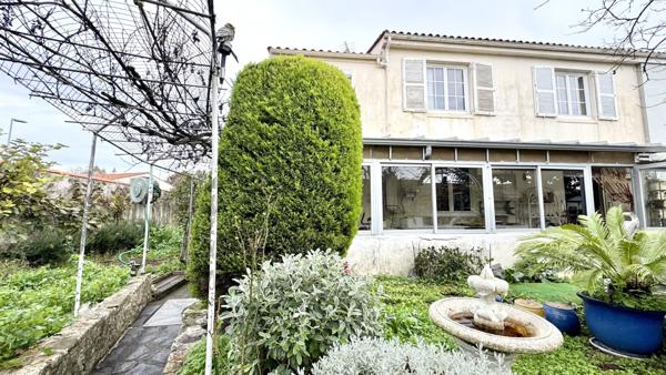 MAISON À POTENTIEL, À DEUX PAS DU CENTRE VILLE