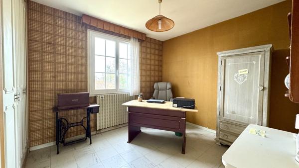 MAISON À POTENTIEL, À DEUX PAS DU CENTRE VILLE