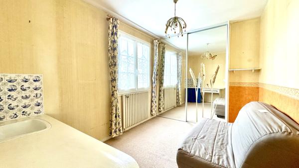 MAISON À POTENTIEL, À DEUX PAS DU CENTRE VILLE